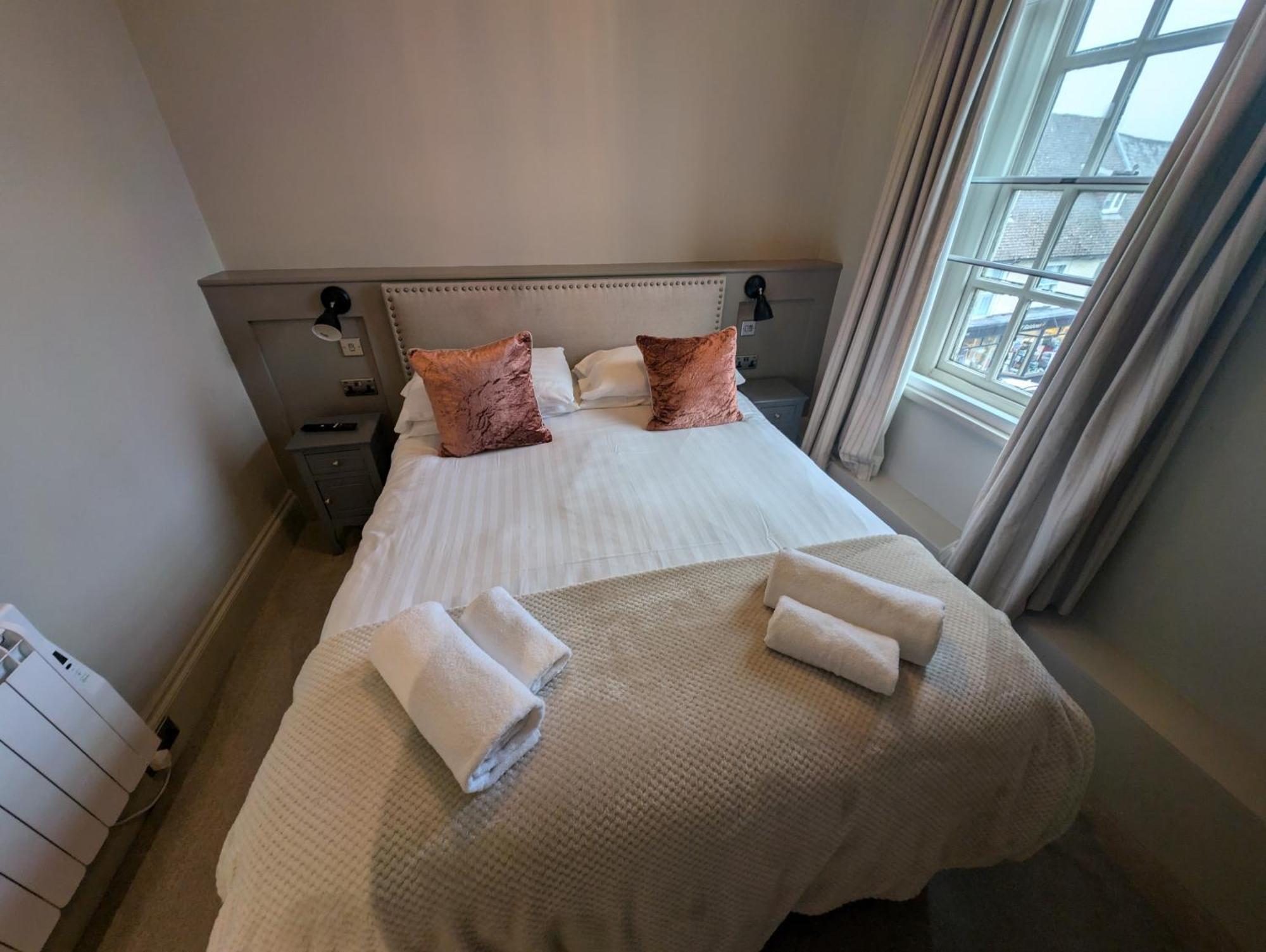 The Bear Marlborough Hotell Eksteriør bilde