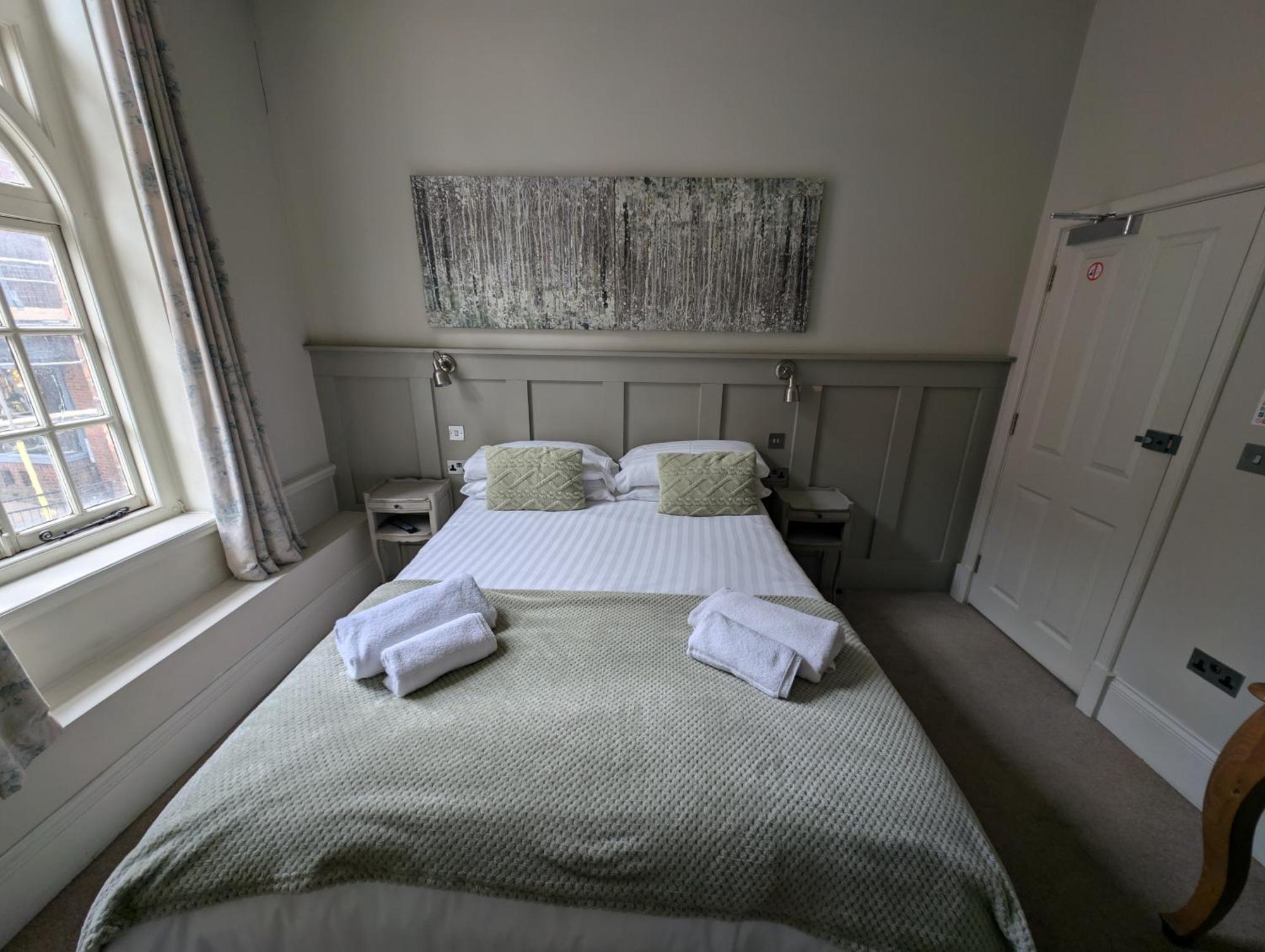 The Bear Marlborough Hotell Eksteriør bilde