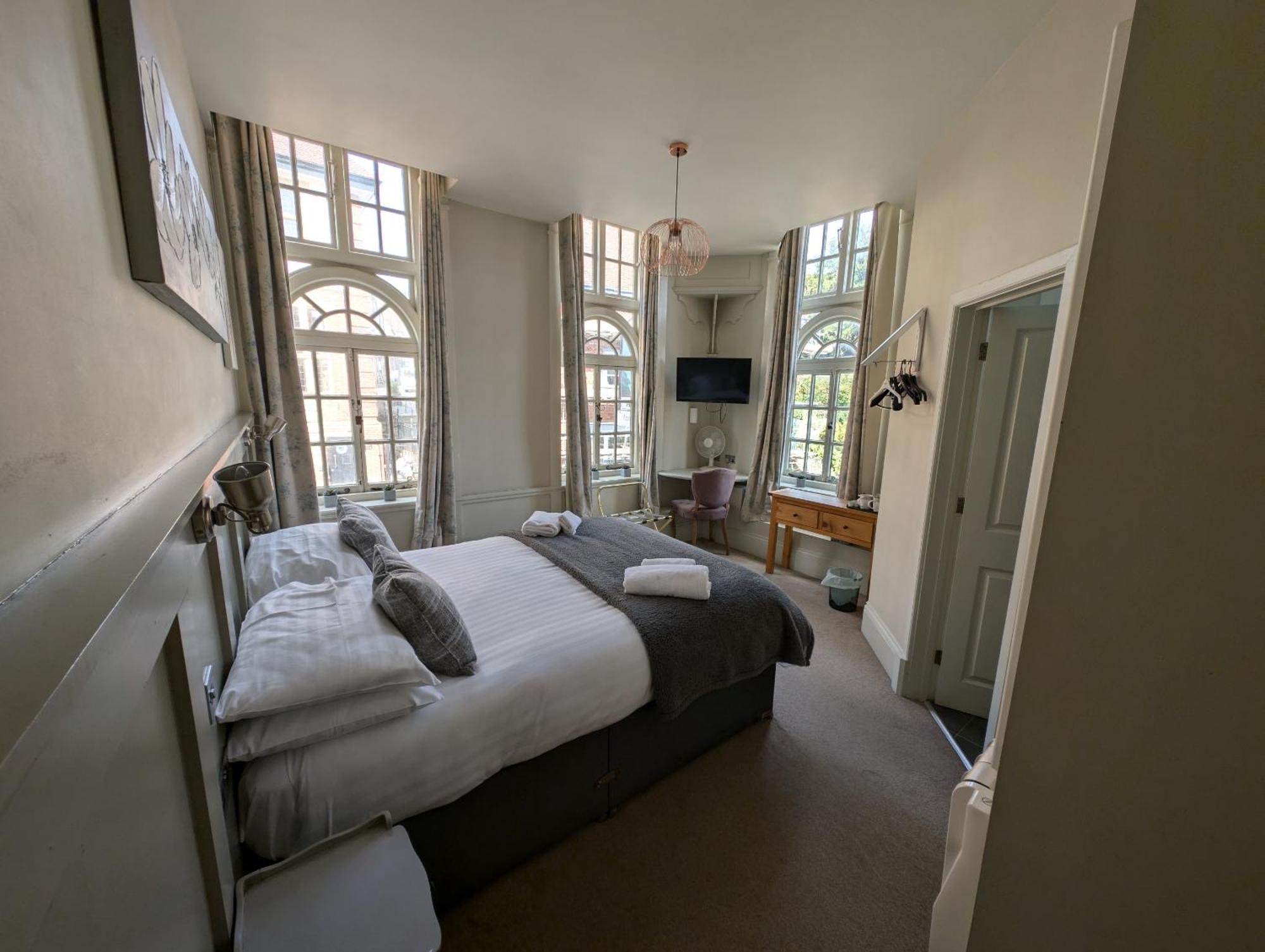 The Bear Marlborough Hotell Eksteriør bilde